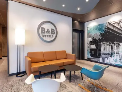 Ein Sitzbereich in der Unterkunft B&B HOTEL Wuppertal-City
