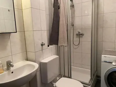 Ein Badezimmer in der Unterkunft Moderne Wohnung bei Duisburg Hbf.