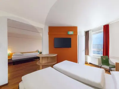 TV/Unterhaltungsangebot in der Unterkunft B&B Hotel Bochum Hbf-Süd