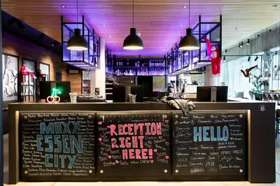 Lounge oder Bar in der Unterkunft Moxy Essen City