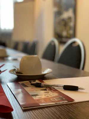 Ein Sitzbereich in der Unterkunft Hotel Amical