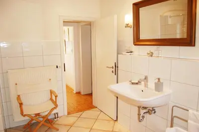 Ein Badezimmer in der Unterkunft Haus Rothenstein, ruhige FeWo, ca. 10 min. zu Messe und Flughafen