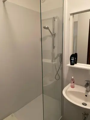 Ein Badezimmer in der Unterkunft Lichtdurchflutetes Apartment mit Blick ins Grüne