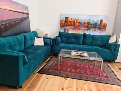 Ein Sitzbereich in der Unterkunft Nana-EG-80m2 sanierter Altbau-Parkplatz-kleiner Garten-WLAN-NETFLIX-2Zimmer-Küche-Dusche-Wanne-Waschmaschine