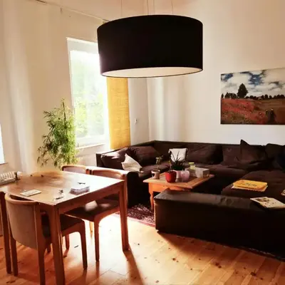 Nana-EG-80m2 sanierter Altbau-Parkplatz-kleiner Garten-WLAN-NETFLIX-2Zimmer-Küche-Dusche-Wanne-Waschmaschine