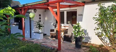 Ein Garten an der Unterkunft Bungalow an der Tanne mit überdachter Terrasse