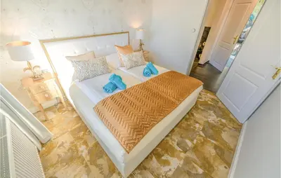 Ein Bett oder Betten in einem Zimmer der Unterkunft 2 Bedroom Cozy Apartment In Mettmann