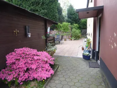 Ein Garten an der Unterkunft Ferienwohnung Bochum-Eppendorf