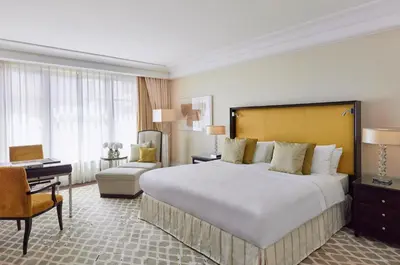 Ein Bett oder Betten in einem Zimmer der Unterkunft Breidenbacher Hof, Best Hotel of the Year 2026 - Die 101 Besten