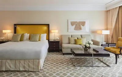 Ein Bett oder Betten in einem Zimmer der Unterkunft Breidenbacher Hof, Best Hotel of the Year 2026 - Die 101 Besten
