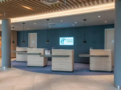 Lobby/Rezeption in der Unterkunft Holiday Inn Express Düsseldorf - Hauptbahnhof by IHG