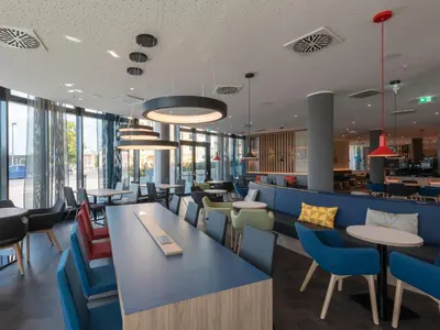 Ein Sitzbereich in der Unterkunft Holiday Inn Express Düsseldorf - Hauptbahnhof by IHG