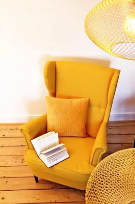 Ein Sitzbereich in der Unterkunft SECRET HIDEAWAYS boho ARTstudio mit smartHome nahe City l Messe l Hbf
