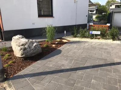Ein Garten an der Unterkunft Ferienwohnung kleines Zuhause