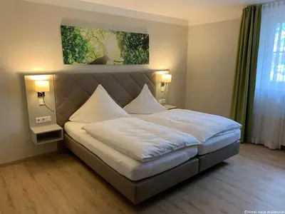 Ein Bett oder Betten in einem Zimmer der Unterkunft Hotel-Restaurant Haus Waldesruh