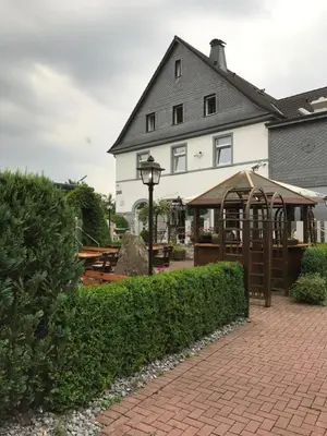 Ein Garten an der Unterkunft Hotel Daun