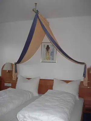 Ein Bett oder Betten in einem Zimmer der Unterkunft Hotel Daun
