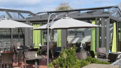 Ein Restaurant oder anderes Speiselokal in der Unterkunft OlfenLodge