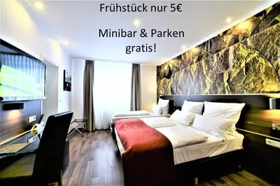 Ein Bett oder Betten in einem Zimmer der Unterkunft Ascot Hotel