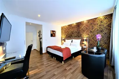 Ein Bett oder Betten in einem Zimmer der Unterkunft Ascot Hotel
