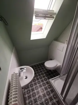 Ein Badezimmer in der Unterkunft cooles Puppenstübchen unter dem Dach