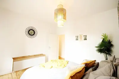 Ein Bett oder Betten in einem Zimmer der Unterkunft Superior Apartment mit tropical Feeling l 2 Schlafzimmer nahe City l Messe l Flughafen l Hbf