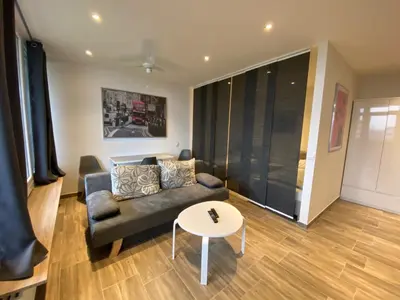 Ein Sitzbereich in der Unterkunft Modernes Apartment Duisburg Homberg