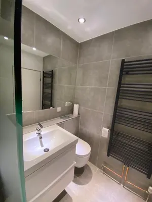 Ein Badezimmer in der Unterkunft Modernes Apartment Duisburg Homberg