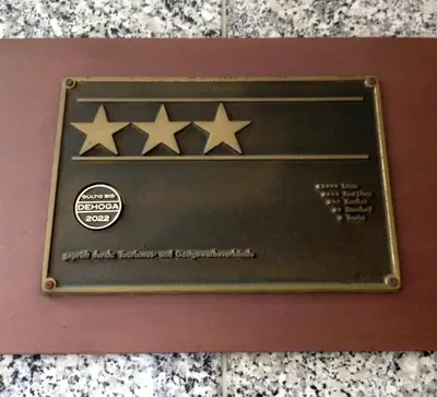 Ein Zertifikat, Auszeichnung, Logo oder anderes Dokument, das in der Unterkunft City Hotel by celina ausgestellt ist