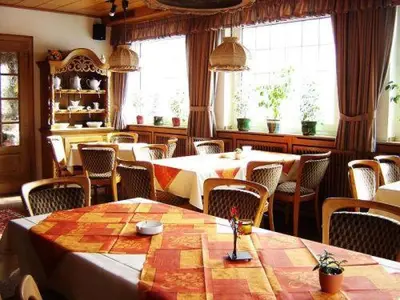 Ein Restaurant oder anderes Speiselokal in der Unterkunft Hotel - Restaurant Reher Hof