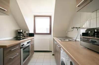 Küche/Küchenzeile in der Unterkunft Tolstov Apartments - 1 , 2 and 3 Room Monteur Apartments