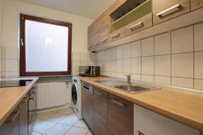 Küche/Küchenzeile in der Unterkunft Tolstov Apartments - 1 , 2 and 3 Room Monteur Apartments