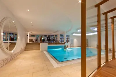 Der Swimmingpool an oder in der Nähe von Ringhotel Am Stadtpark