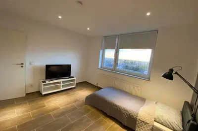 TV/Unterhaltungsangebot in der Unterkunft Duisburg von oben 3,5 Zimmer 8.OG frisch saniert