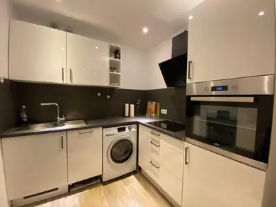Küche/Küchenzeile in der Unterkunft Duisburg von oben 3,5 Zimmer 8.OG frisch saniert