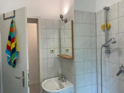 Ein Badezimmer in der Unterkunft Grüne Oase neben Duisburg Hbf, 10 min von Düsseldorf Hbf