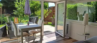 Ein Balkon oder eine Terrasse in der Unterkunft All-in-One Apartment mit eigener Sonnenterrasse im Garten