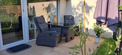 Ein Sitzbereich in der Unterkunft All-in-One Apartment mit eigener Sonnenterrasse im Garten