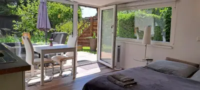Ein Balkon oder eine Terrasse in der Unterkunft All-in-One Apartment mit eigener Sonnenterrasse im Garten