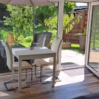 All-in-One Apartment mit eigener Sonnenterrasse im Garten
