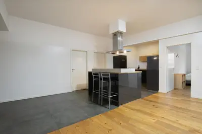 Küche/Küchenzeile in der Unterkunft Tolstov Apartments - 250m2 Loft with 6 Rooms im Industriegebiet - 20 Min Messe DUS & Old Town DUS