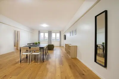 Grundriss der Unterkunft Tolstov Apartments - 250m2 Loft with 6 Rooms im Industriegebiet - 20 Min Messe DUS & Old Town DUS
