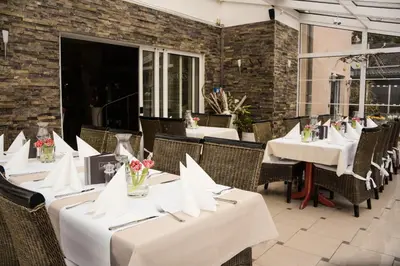 Ein Restaurant oder anderes Speiselokal in der Unterkunft Langerfelder Hof