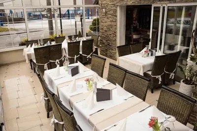 Ein Restaurant oder anderes Speiselokal in der Unterkunft Langerfelder Hof