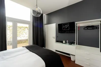 Ein Bett oder Betten in einem Zimmer der Unterkunft Hotel Deluxe