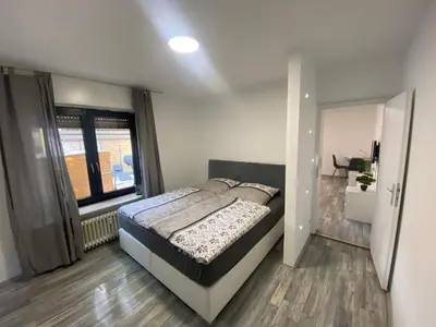 Ein Bett oder Betten in einem Zimmer der Unterkunft Wohnen direkt an der Rheinpromenade mit Whirlpool und Sauna