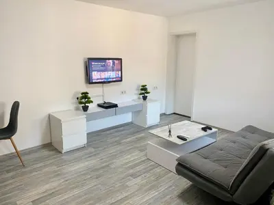 TV/Unterhaltungsangebot in der Unterkunft Wohnen direkt an der Rheinpromenade mit Whirlpool und Sauna