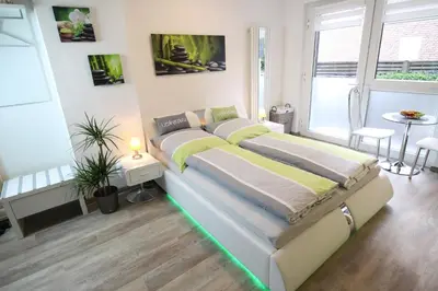 Ein Bett oder Betten in einem Zimmer der Unterkunft Wellnessapartment Nr1 mit Finnischer Sauna - Wallbox - Netflix - WLAN