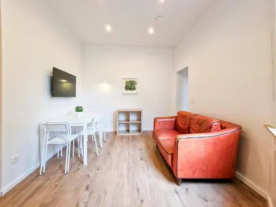 TV/Unterhaltungsangebot in der Unterkunft Tolstov Apartments - 1 or 3 Room Apartments - 20 Min Messe DUS and Old Town DUS