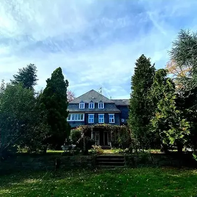Get-your-flat Traumhafte Altbau-Wohnung in Denkmal-Villa 3 Zr Kü Bad 2 Schlafzr 125 m2 Haustier auf Anfrage - ruhig & naturnah